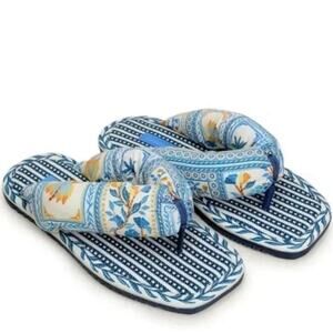 FARM Rio Puffy Flip Flop Thong Sandals Womens 9 Blue Navy Printed NEW